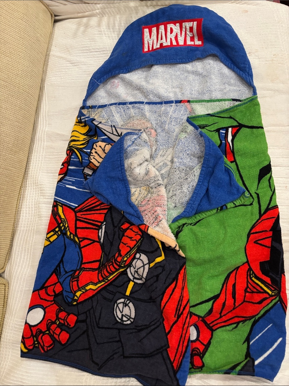Marvel Hooded Kid’s Towel in Blue, Green, Red